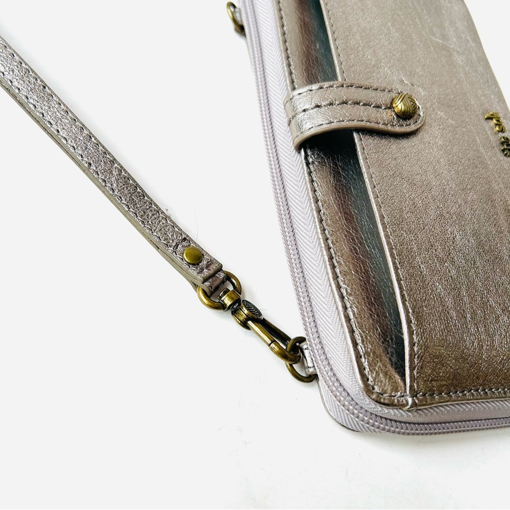 The Sak Leather Metallic Gold Wristlet Wallet Excellent Condition - Picture 13 of 13